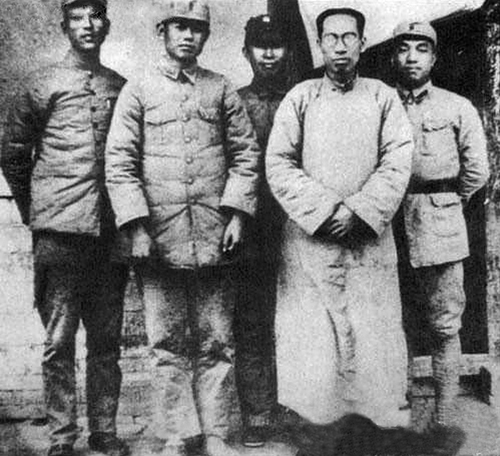 �L�����_ꃱ�ǰ�󣬷�������һ���������ҫ�h��