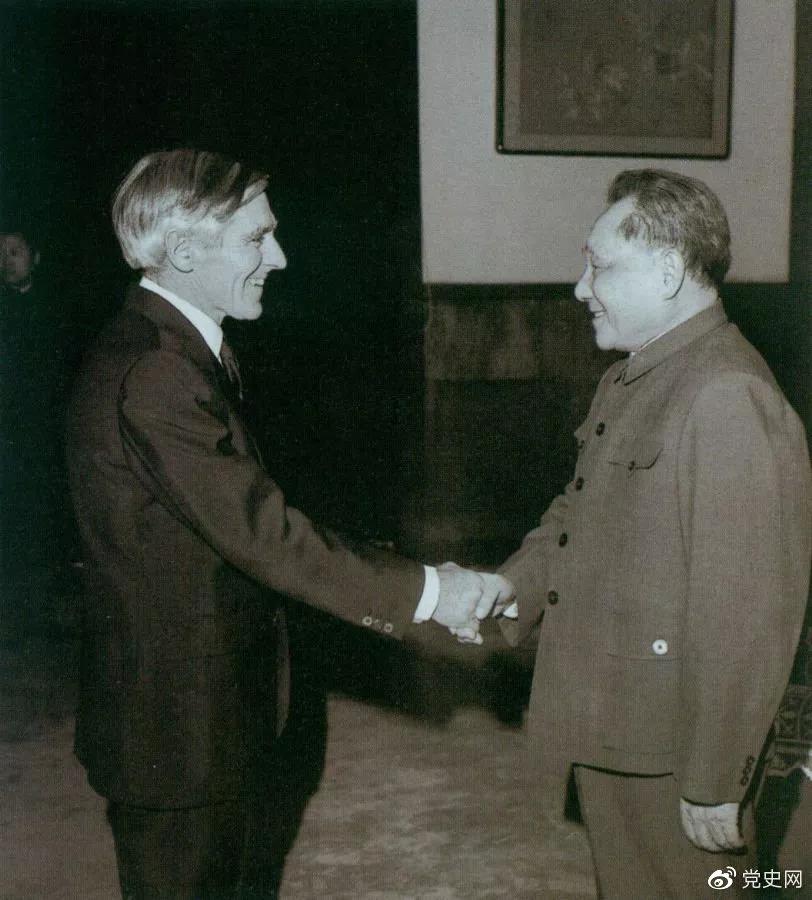 1981��1��26�գ���Сƽ�����L�İĴ��������L˹�������f���҂�Ҫ�����ļ�����Ҫ�ǿ��Y�����ԁ��Ěvʷ��򞡣