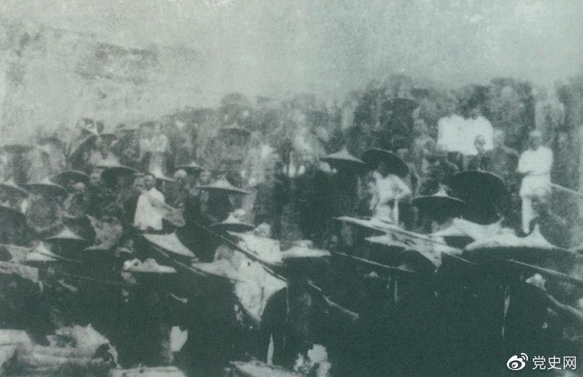 1926��7��9�գ��������܊�_ʼ����������󣬱���܊�����^����~ͦ�����F��ռ���Lɳ��Ȼ������h�M����һ·�ϣ�Ѹ�Ͱlչ���r���\������������˱����𠎡��ں��ϡ��������������r���\��Խ��Խ����עĿ���@��֧Ԯ�����𠎵��r�����l܊��