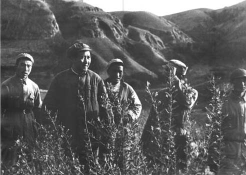 毛澤東轉(zhuǎn)戰(zhàn)陜北。（1947年）