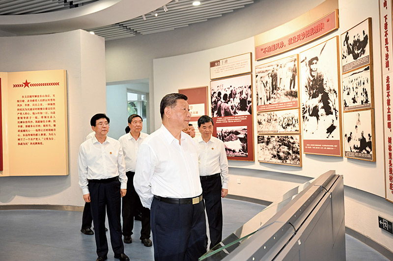 2024年10月15日至16日，中共中央總書記、國家主席、中央軍委主席習(xí)近平在福建考察。這是15日下午，習(xí)近平在漳州市東山縣谷文昌紀念館考察。 新華社記者 謝環(huán)馳/攝