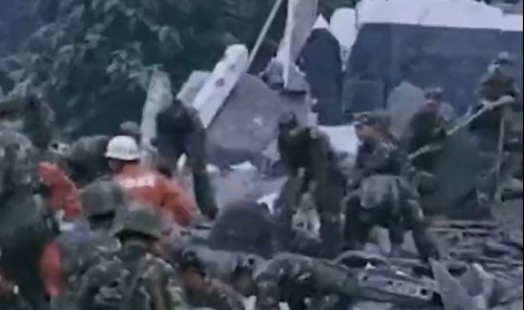 還記得17年前15勇士的驚天一跳嗎？